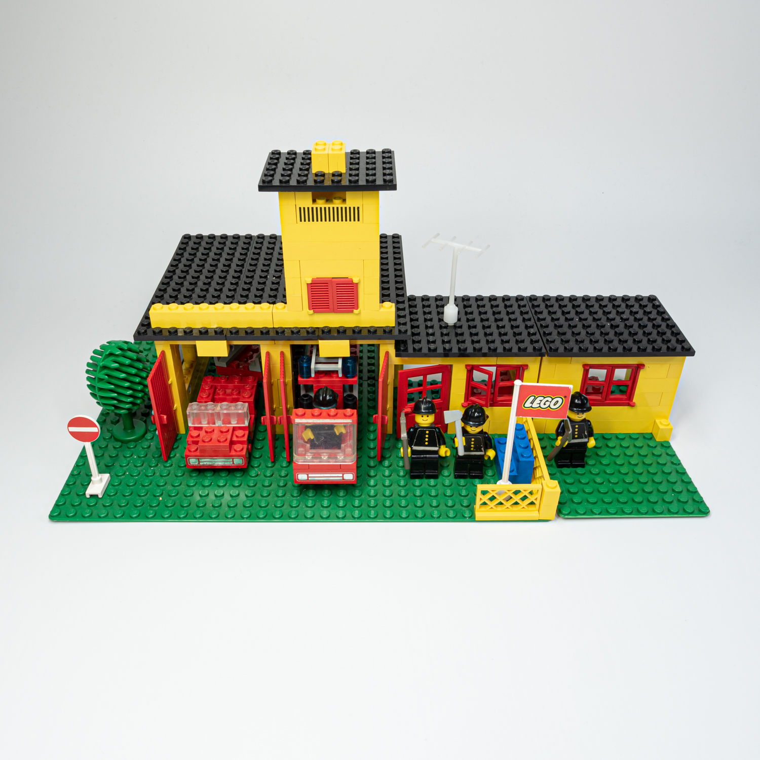LEGO 374 - Tűzoltóság - Fire Station