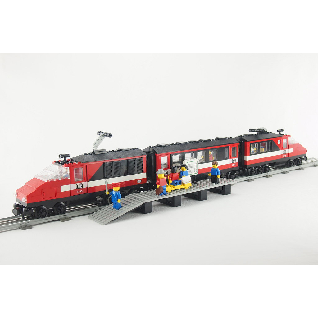 LEGO 7745 - Nagy sebességű City Express személyszállító vonat - High-Speed City Express Passenger Train