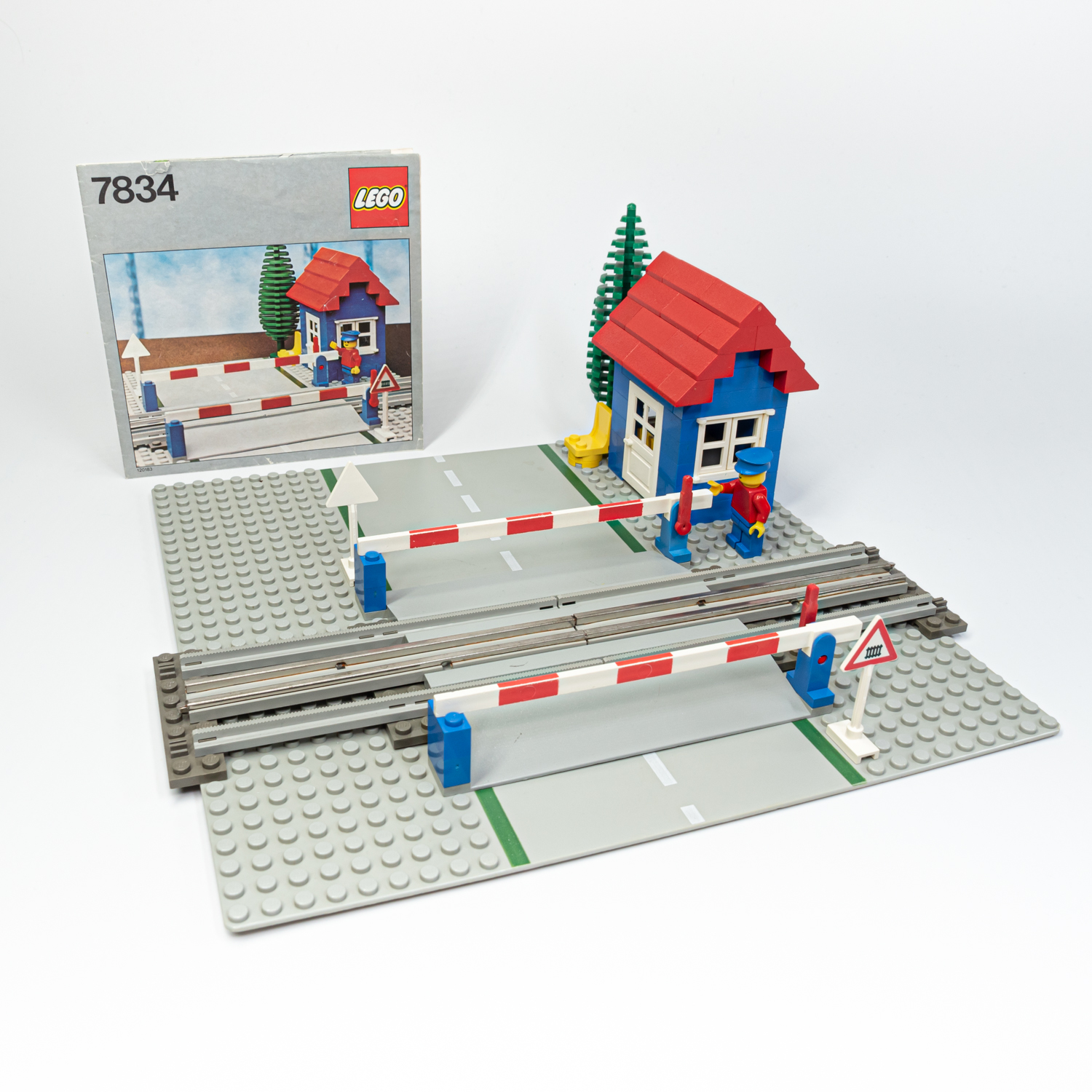 LEGO 7834 - Kézi vasúti átjáró - Level Crossing Manual