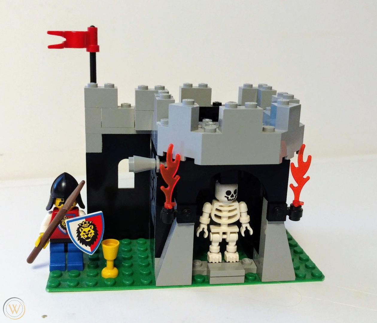 LEGO® 6036 Royal Knights Skeleton Surprise