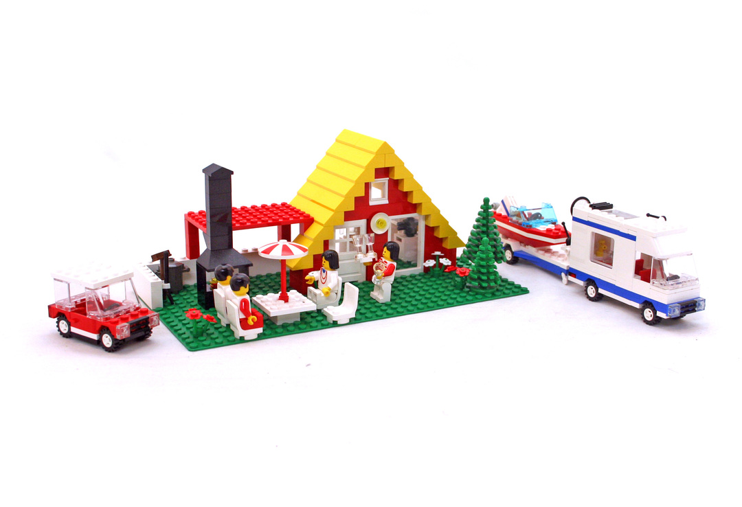 LEGO 6388 Holiday Home with Caravan
