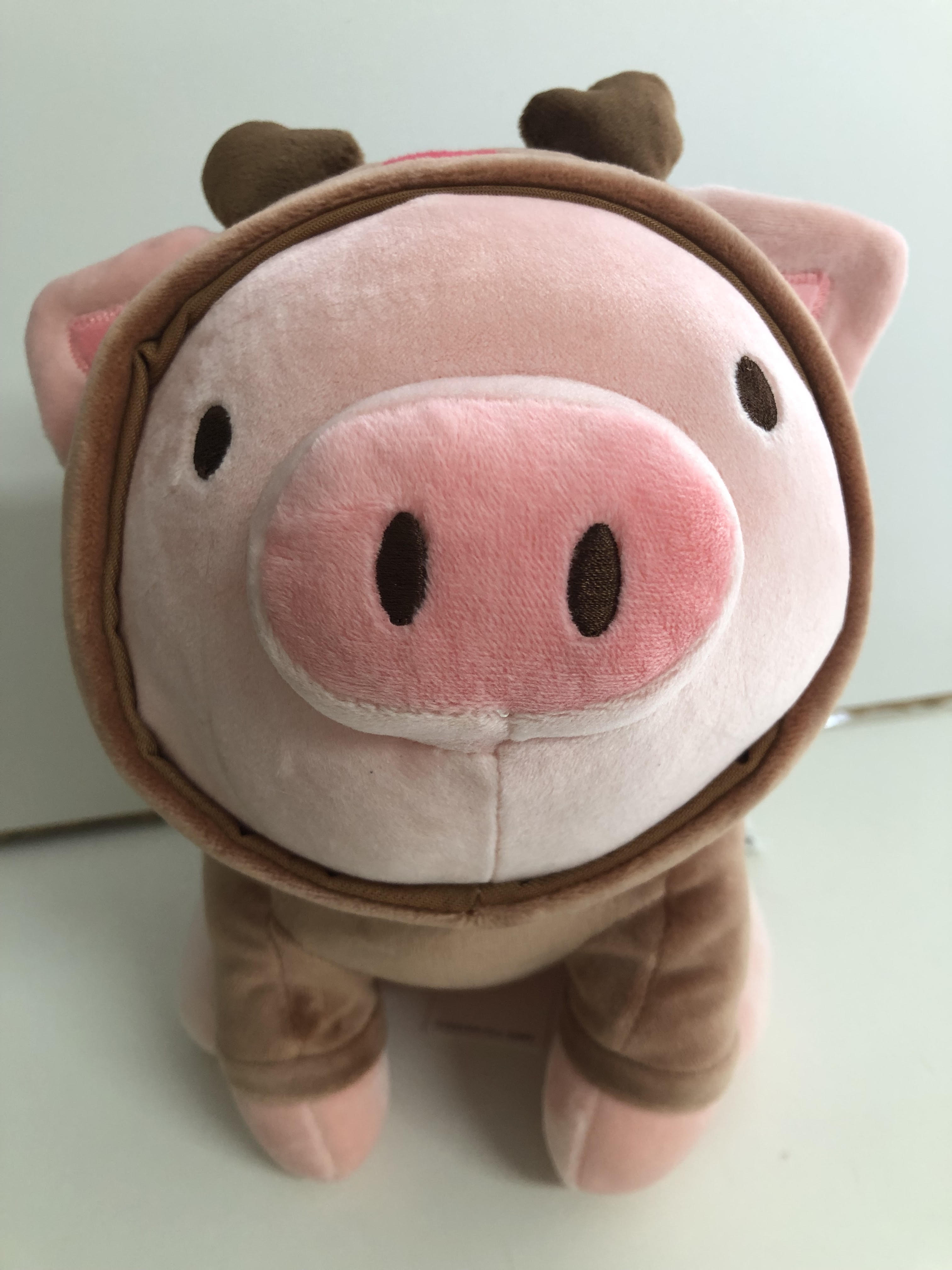 Miniso Plüss Malac Szarvas Pulcsiban 24 cm /ÚJ/