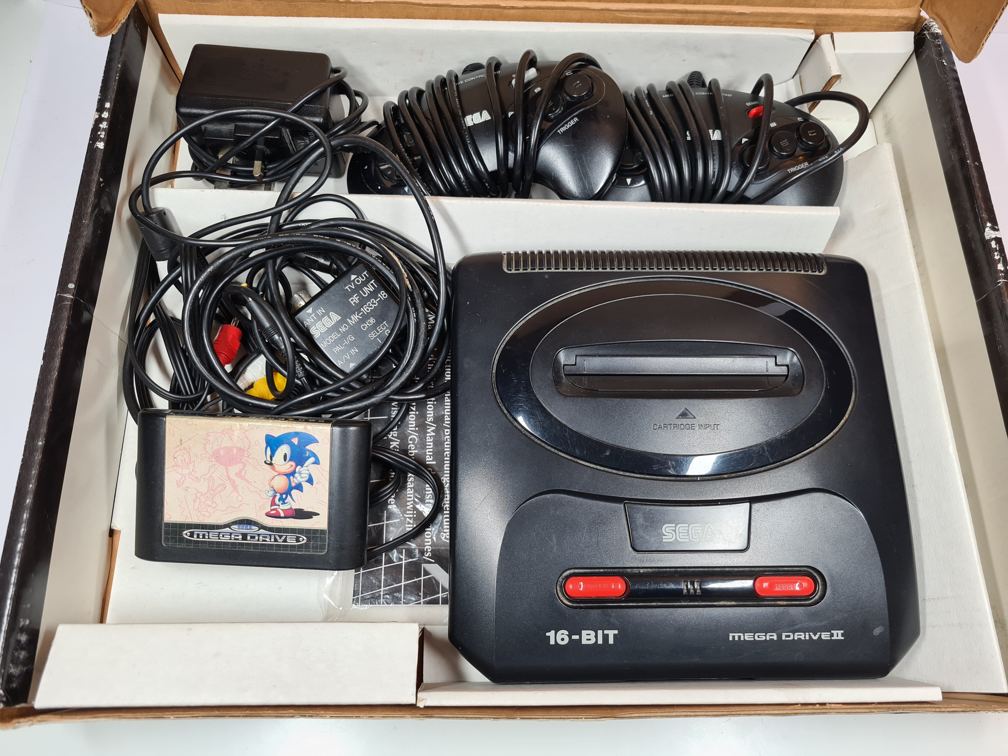 Sega Mega Drive II Sonic 2 plus Special 3 Game Pack