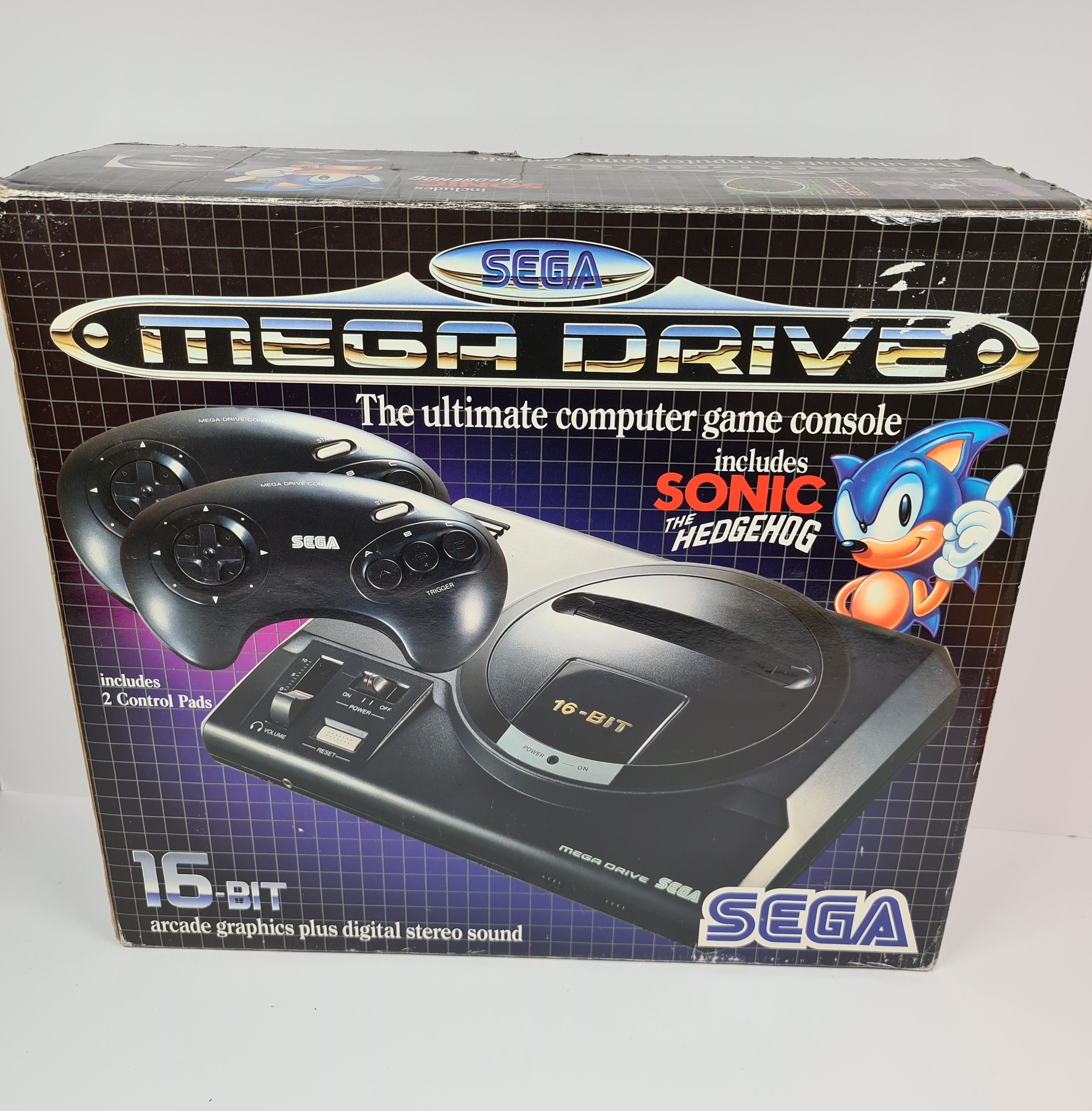 Sega Mega Drive konzol Sonic The Hedgehog játékkal 